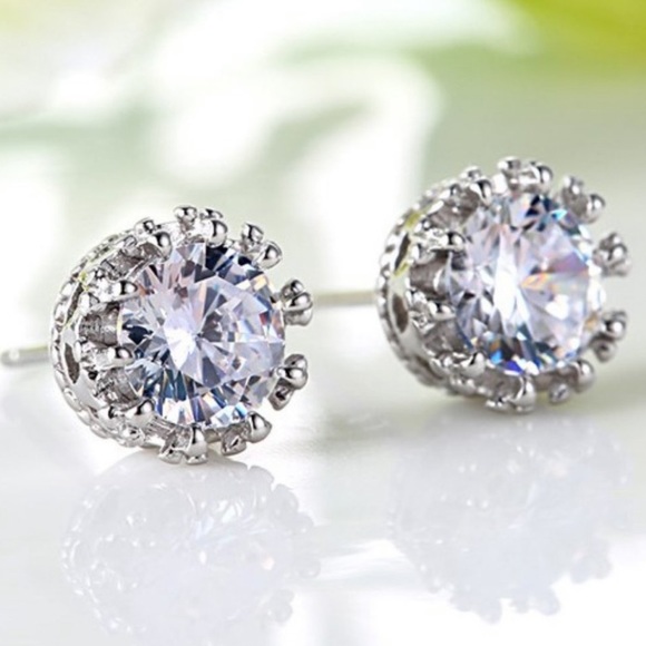 925 Sterling Silver Diamond Stud Earrings - Picture 2 of 5
